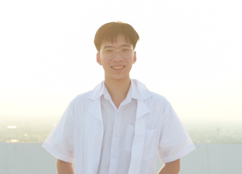 “สภาพแวดล้อมในการเรียนรู้ คือ ปัจจัยอื่นๆ ทั้งทางกายและจิตใจ นอกเหนือจากเนื้อหาที่ส่งผลต่อนักเรียนในการเรียนรู้ มีผลต่อการเรียนรู้โดยหากสภาพแวดล้อมในการเรียนรู้เหมาะสมกับการเรียนจะส่งผลให้การเรียนเป็นไปอยากราบรื่น แต่นอกหากสภาพแวดล้อมในการเรียนรู้ไม่เหมาะสม เช่น อาจารย์เข้มงวดมาก ห้องเรียนหนาวหรือร้อนเกินไป จะทำให้การเรียนรู้ถูกรบกวน และเสียสมาธิ ทำให้การเรียนรู้ไม่มีประสิทธิภาพเท่าที่ควร”